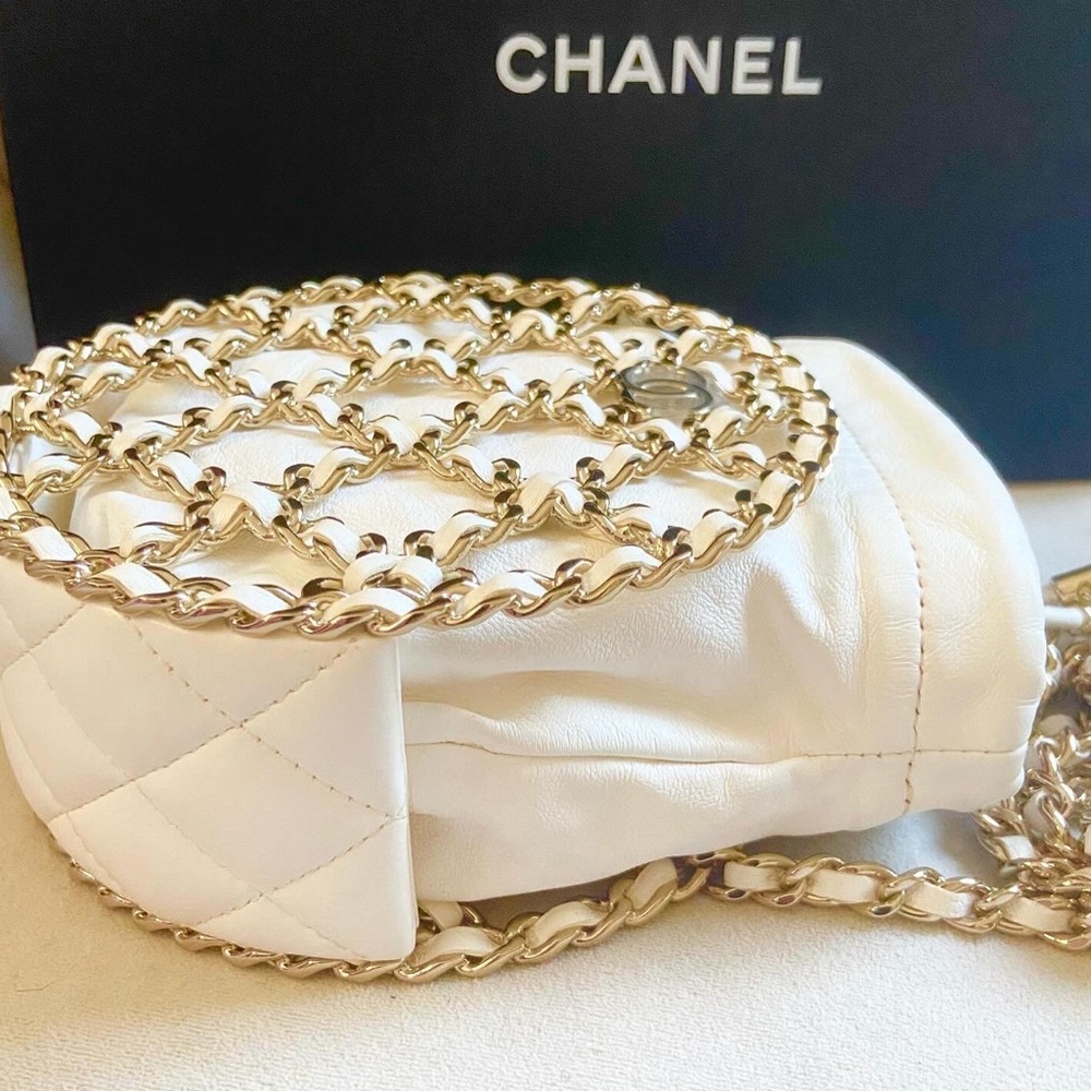 🔥Rare🔥 Chanel  Drawstring Caged Chain Around Crossbody 💢Will fit a phone💢 - Picture 3 of 12
